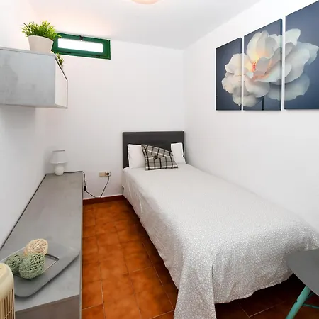 Excelent Location 5 Min To The * Адехе