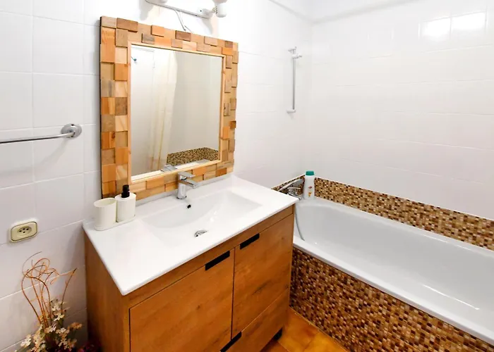 Excelent Location 5 Min To The *