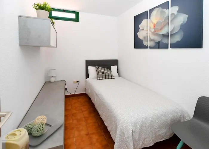 Excelent Location 5 Min To The * Адехе