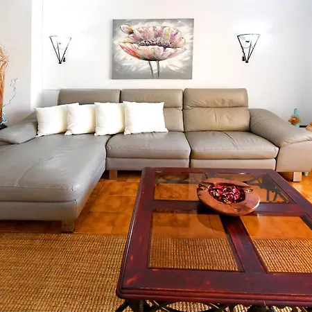 Excelent Location 5 Min To The Apartment