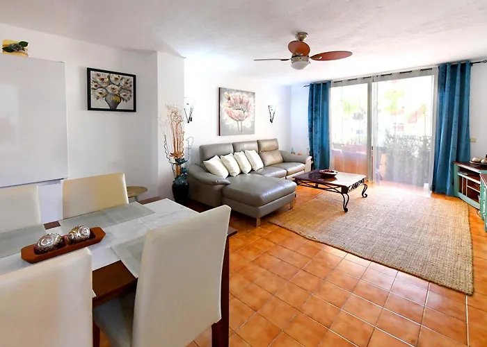 Excelent Location 5 Min To The * アデヘ